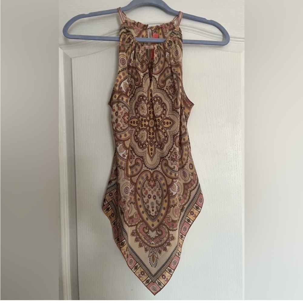 EUC Robert Graham | 100% Silk Sleeveless Kerchief Top in Neutral Paisley; sz med